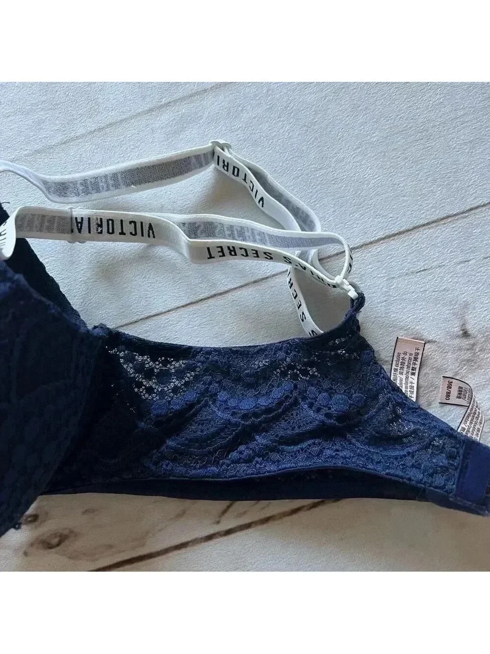Victoria Secret T-shirt push-up full coverage navy blue  Bra 36B crochet girl